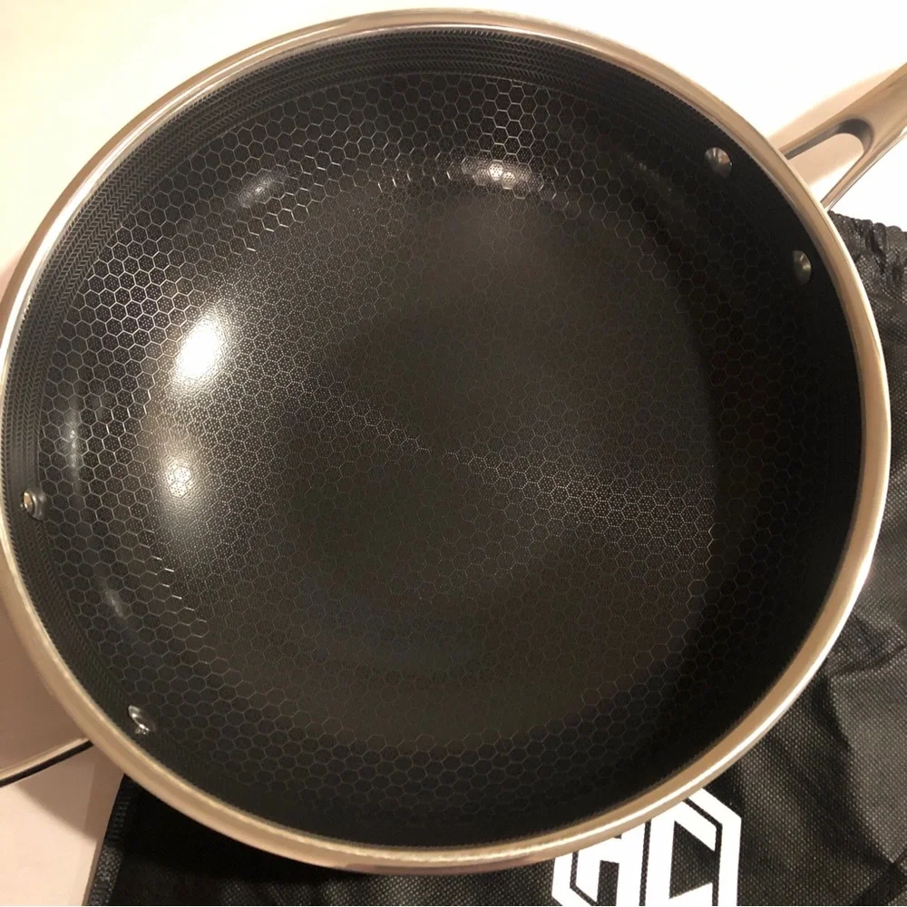 HexClad Hybrid Nonstick 12-Inch Wok Cookware with 12 inch Lid - Picture 2 of 13